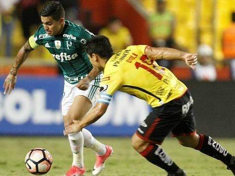 Palmeiras leva gol nos acr&eacute;scimos e perde do Barcelona na Libertadores