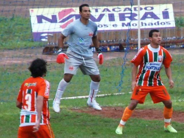 &Aacute;guia Negra aposta em goleiros conhecidos pela torcida para 2013