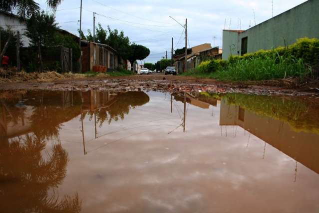 Chuva causa estragos em bairros e moradores temem nova tempestade