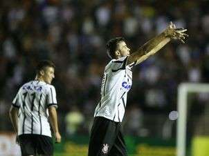 Corinthians goleia S&atilde;o Paulo e faz a final com o Botafogo-SP