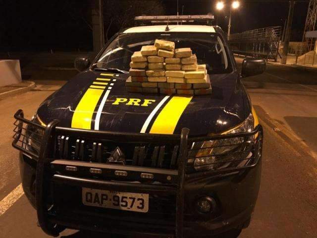 Contratado para levar carro at&eacute; S&atilde;o Paulo, casal &eacute; preso com 25 kg de coca&iacute;na