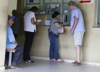 No CRS do Guanandi pacientes afirmam que espera por atendimento é de no mínimo duas horas. (Foto: Gerson Walber)