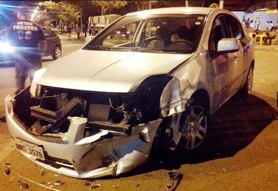 Adolescente de 15 anos morre em acidente envolvendo moto e carro 