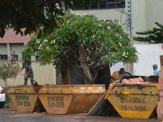 Prefeitura vai monitorar ca&ccedil;ambas de entulho e fixa regras para servi&ccedil;o