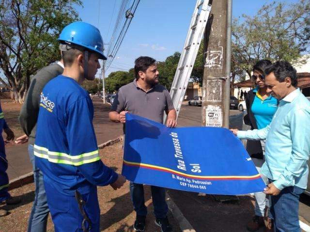 Prefeito quer colocar mil novas placas de ruas at&eacute; o final do ano