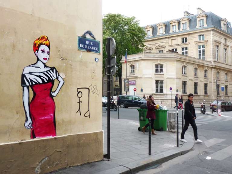 Projeto Street Queens pelas ruas de Paris. 
