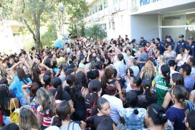 Trabalhadores rejeitam proposta e greve continua nas creches