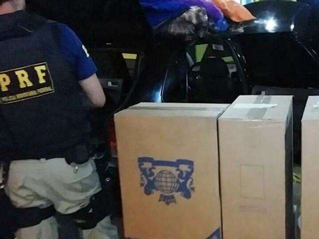 Mulheres s&atilde;o presas pela PRF com produtos contrabandeados do Paraguai