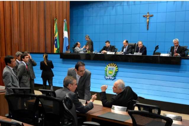 Abono de R$ 200 para servidor estadual &eacute; aprovado e j&aacute; chega em junho