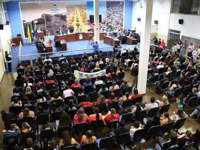 Mesmo com desist&ecirc;ncias, movimento pede cassa&ccedil;&atilde;o de vereadores na 2&ordf;