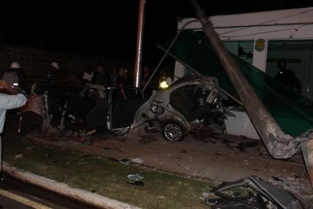 Fam&iacute;lia nega que morto em acidente estivesse participando de racha 