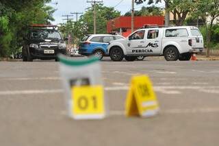 Primeira perícia foi feita no dia do crime na avenida Ernesto Geisel(Foto: Alcides Neto)