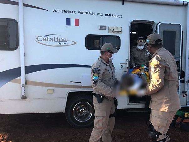 Crian&ccedil;a fica ferida ao ser atropelada por pai franc&ecirc;s que dirigia motorhome