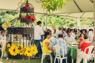 Para 300 convidados, festa seguiu do almoço até 7h da noite. (Foto: Kleber Pereira)