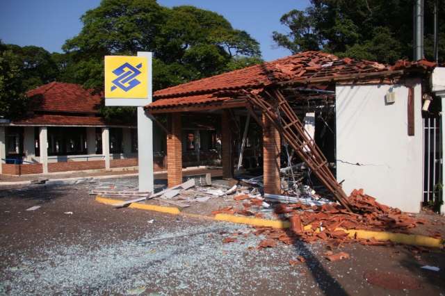 Pol&iacute;cia segue &ldquo;rastros&rdquo; de quadrilha que explodiu caixas no Lauc&iacute;dio Coelho