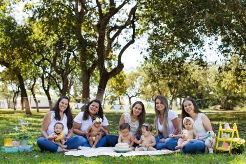 Mães que viraram amigas na UTI Neonatal celebram juntas 1 ano de vida dos filhos