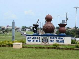 Monumento das Cuias está localizado na entrada da cidade. (Foto: Divulgação)