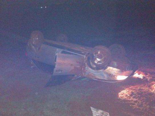 Condutor perde controle e carro ocupado por cinco pessoas capota na MS-376