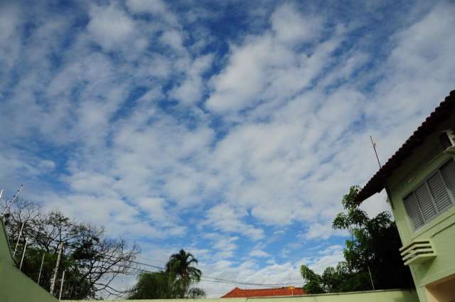 Sol aparece entre nuvens e m&aacute;xima n&atilde;o passa dos 30&ordm;C na Capital