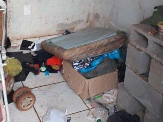 Menino de 9 meses &eacute; abandonado em casa pela m&atilde;e, dependente qu&iacute;mica