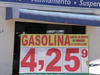 Preço da gasolina abaixo da média em Campo Grande (Foto: Kisie Ainoã)