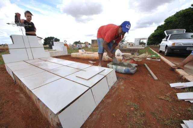 Dia de Finados deve levar 80 mil aos cemit&eacute;rios da Capital no domingo