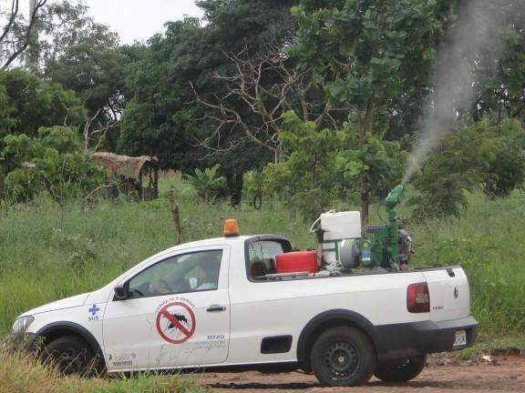 Fumac&ecirc; contra o mosquito da dengue percorre oito bairros nesta tarde