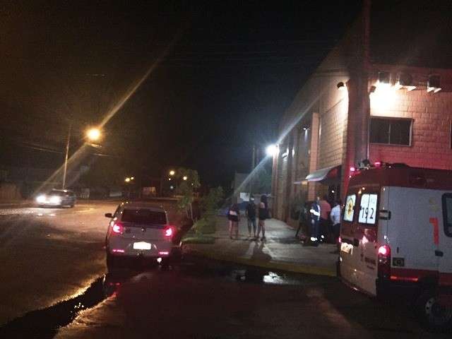 Insatisfeito com programa, cliente esfaqueia e rouba travesti na madrugada