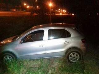Homem pula de carro em movimento para fugir de sequestro