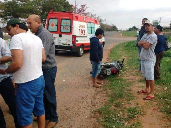 Motociclista n&atilde;o respeita sinaliza&ccedil;&atilde;o e colide com outra moto na Gury Marques
