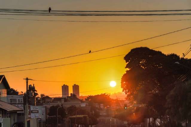 Setembro come&ccedil;a com muito calor e com 62% das cidades de MS em alerta