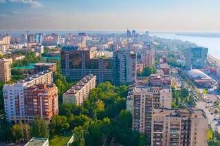 Samara é uma bela cidade de pouco mais de 1 milhão de habitantes, banhada pelo rio Volga, um dos principais da Europa