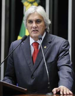 Senador confirma que foi escalado por Lula e Dilma para barrar Lava Jato