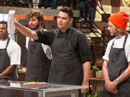 Chefs disputam partes do porco no MasterChef Profissionais