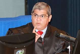 Tribunal de Contas vê irregularidade na compra de gasolina por Bernal