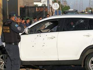 Carro do subtenente Ilson Martins foi fuzilado na manhã do dia 11 de junho ( (Foto: Saul Schramm/Arquivo)