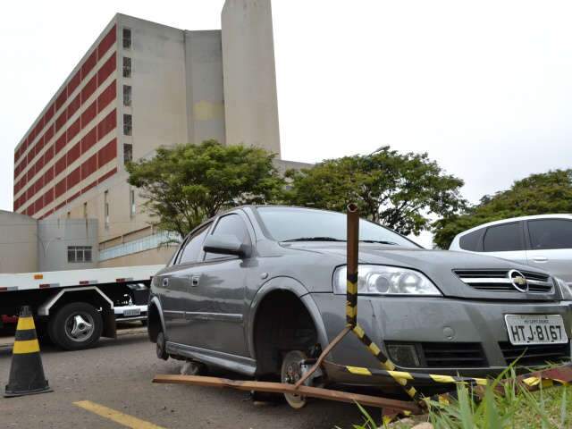  HR abre sindic&acirc;ncia para apurar furto de pneus de carro de m&eacute;dico 