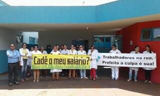 Em greve desde ontem, enfermeiros alegam que estão com dois salários atrasados. (Foto: Siems/ Divulgação)