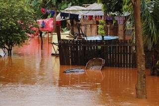 Casa ficou inundada devido ao acúmulo das chuvas e rio acima do normal. (Foto: Eliel Oliveira)