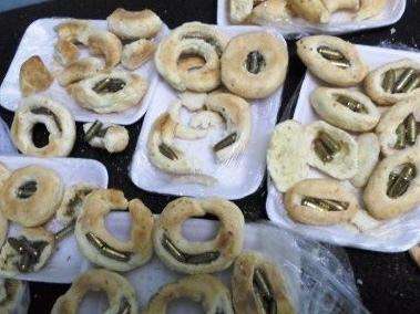 Pol&iacute;cia apreende chipa e esfihas recheadas com muni&ccedil;&atilde;o 9 mil&iacute;metros