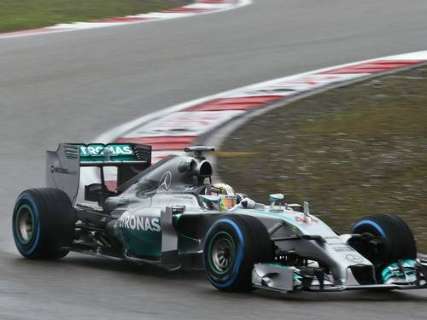 Lewis Hamilton vence GP da China, chegando a sua 3° vitória consecutiva