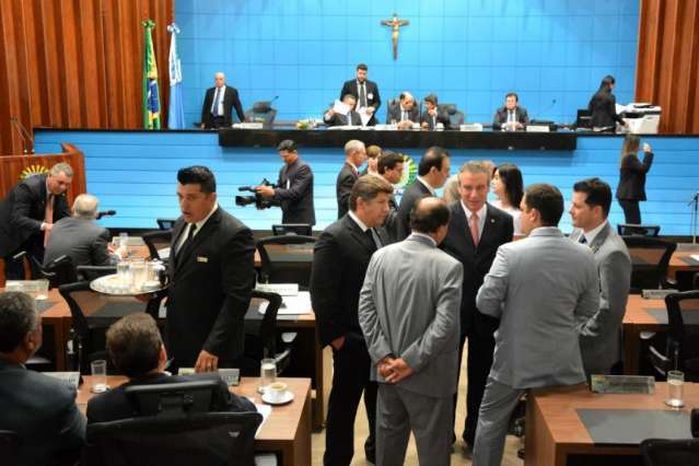 Deputados aprovam benef&iacute;cios para carreiras dos servidores do TCE