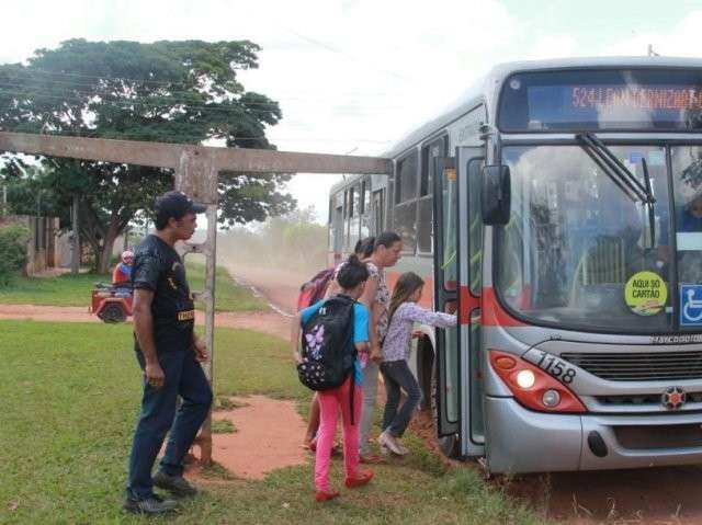 Termo garante passe estudantil a alunos da rede p&uacute;blica e privada