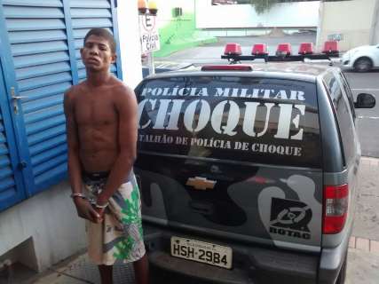 Choque prende acusado de furtos na região da Vila Marli e recolhe arma de fogo