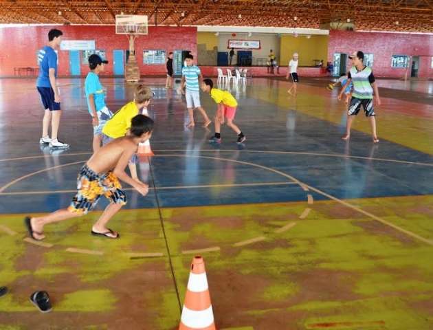Com chuva, jovens aproveitam f&eacute;rias em parques cobertos da Capital