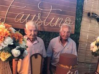 Faustino à direita ao lado do irmão caçula, João de 94 anos (Foto: Arquivo pessoal)