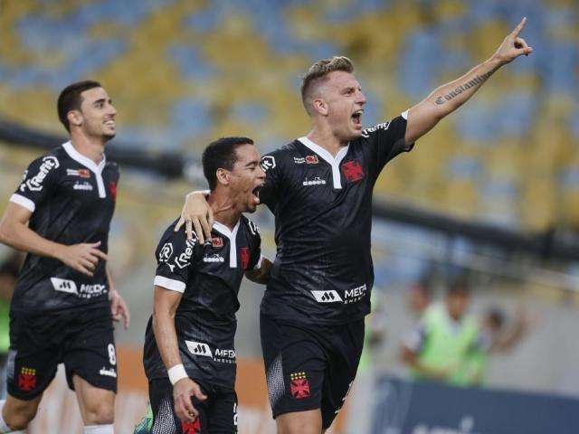 Maxi L&oacute;pez marca de p&ecirc;nalti e garante 1 a 0 do Vasco no Fluminense