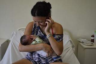 Estudante e o bebê estão no hospital de Sidrolândia e devem receber alta amanhã (Fotos: Pedro Peralta)