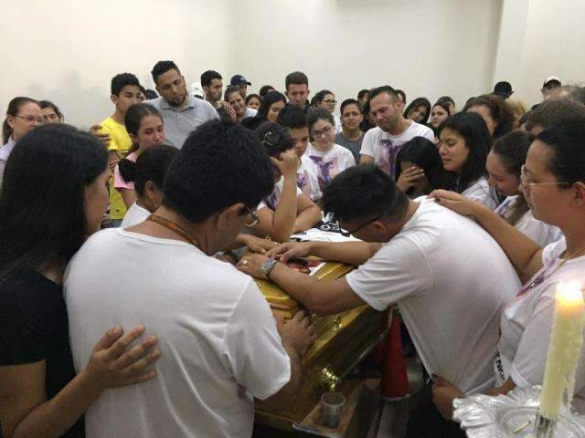 Cabe&ccedil;a de adolescente foi cortada ao meio e tamb&eacute;m estava em tambor