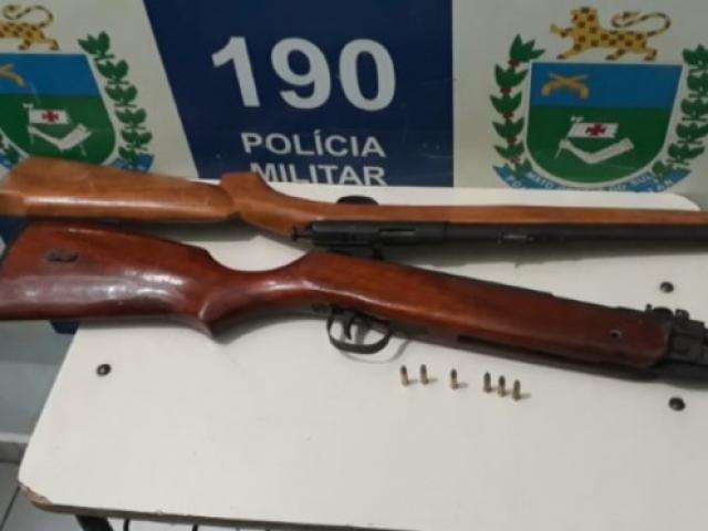 Homem &eacute; preso ap&oacute;s agredir e atirar contra o padrasto de 82 anos 